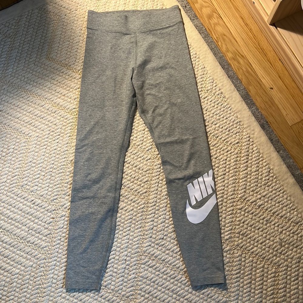 New without tags Nike future leggings gray limited edition white logo small